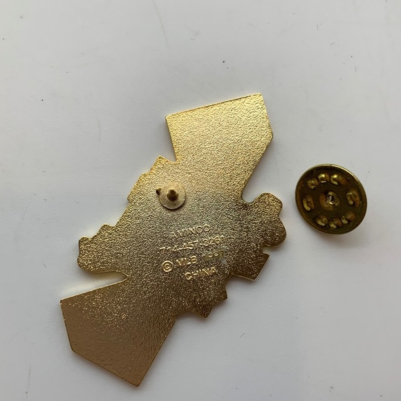 Vintage Florida Marlins 1997 World Series Champions Baseball Lapel Pin - Picture 7 of 11